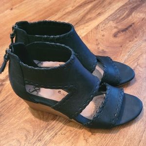 Sofft Wedge zipper back sandals. Braided detail.